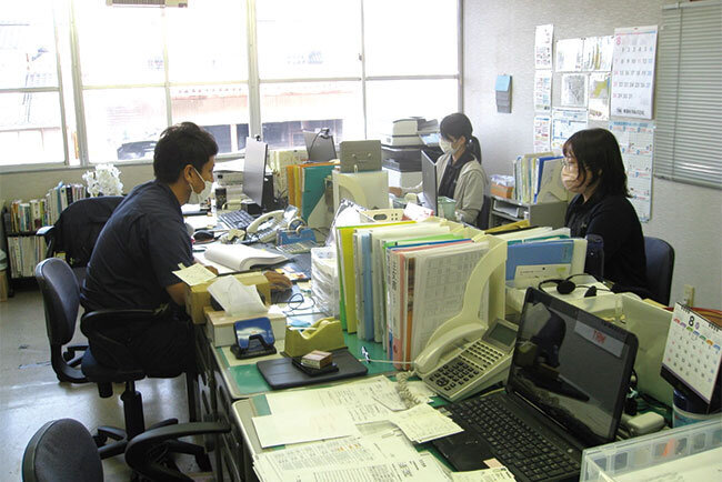 三有研器のオフィスの様子