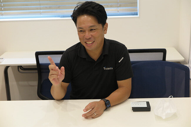 将来展望を語る津端社長