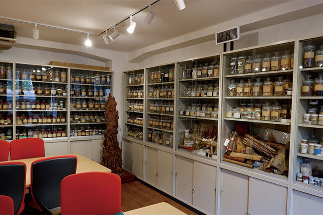 会議室ケース内の生薬