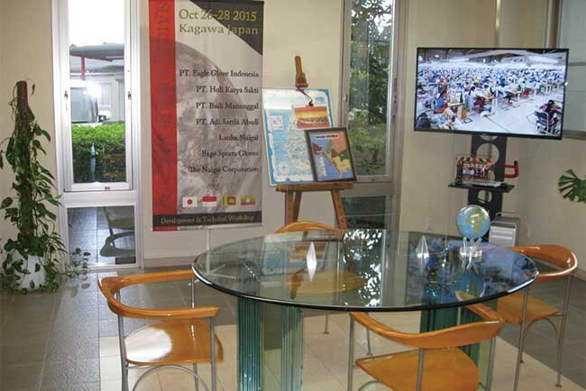 国際色あふれるナイガイ本社のロビー