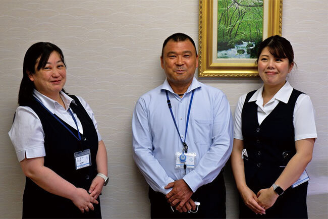 総務課長 相須陽子さん、常務取締役 石村学さん、営業事務 蔵本沙織さん