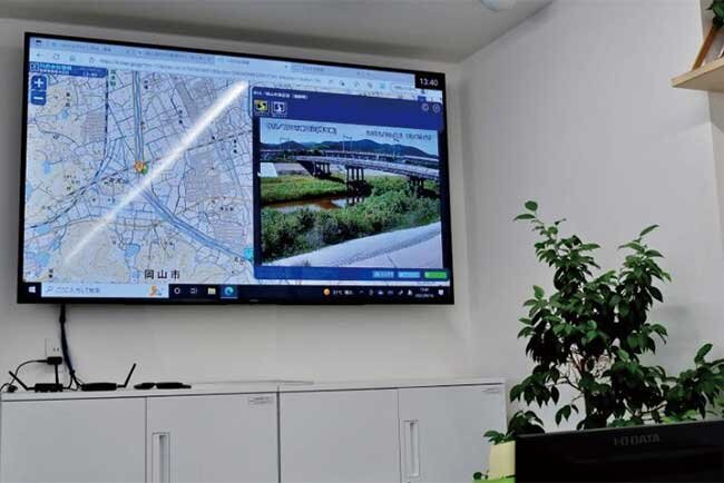 本社1階に設置されたデジタルサイネージ