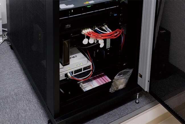 設置されたサーバーには地震対策も