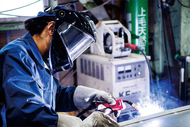 特注品は年間40万点以上を製造（2020年実績）