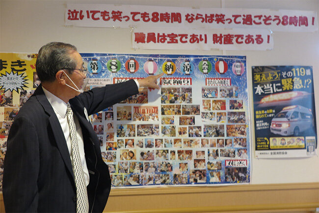 施設内のあちこちに行事の写真やスローガンが貼り出してある