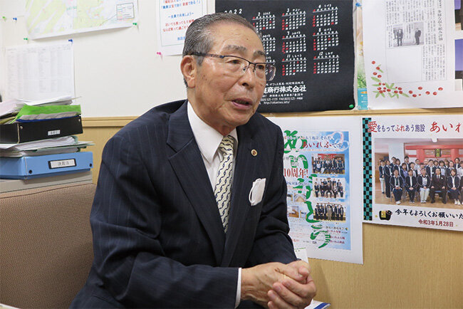 インタビューに応じる太田施設長
