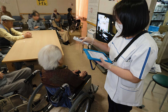 いつでもどこでも入力できる小型タブレット導入で残業ゼロを目指す