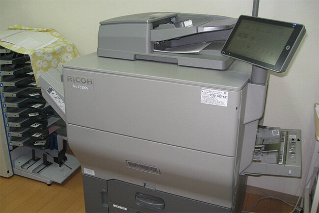 東雲会が導入したオンデマンド印刷機