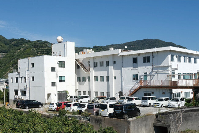 ミカン畑に囲まれた「それいゆ」。ゆったりした時間が流れている