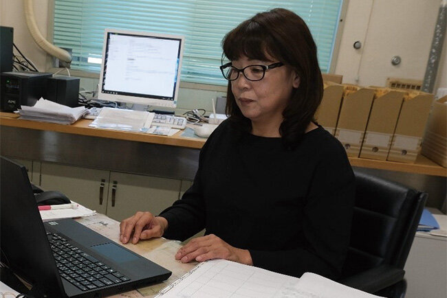 ケアマネージャーとして今も勉強を続けている冷水成美代表