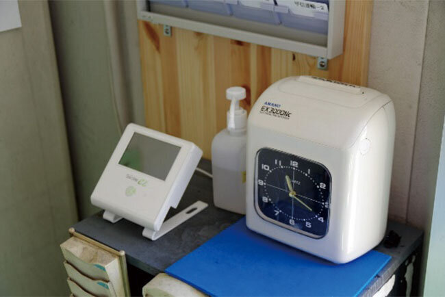 タイムレコーダーからICカード式の勤怠管理に切り替えた