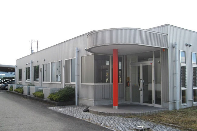 クリハラ本社の外観