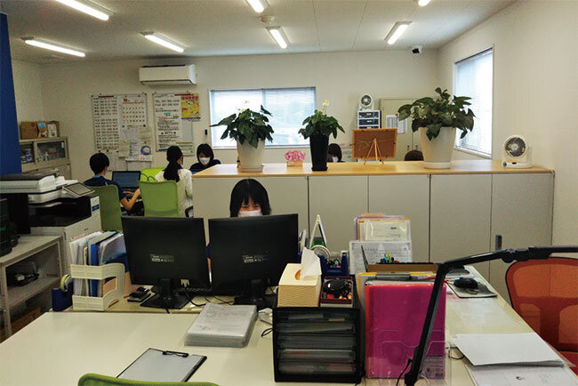 うららの社内の様子