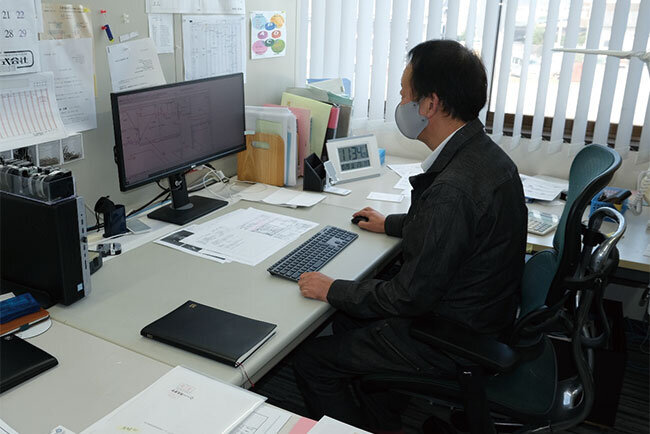 CADを扱う吉本社長