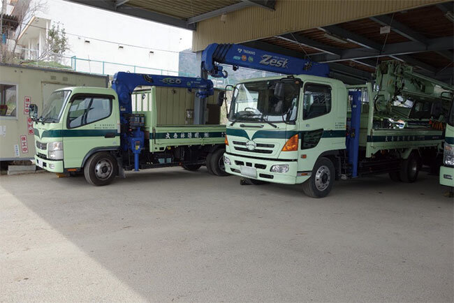 クレーン付きトラックをはじめとする工事車両は65台保有