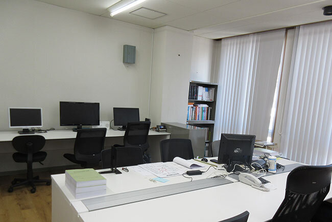 働き方改革を見据えてフリーアクセスのレイアウトにした3階のオフィス