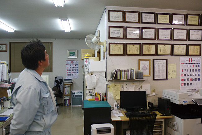 玉名建設では従業員が資格を取得すると認定証を掲出する