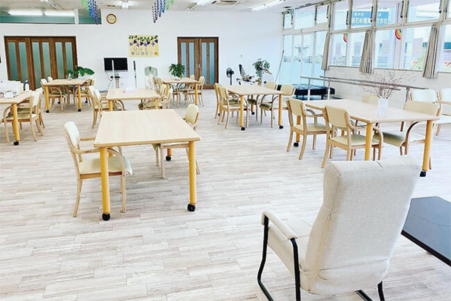 施設内は日当たりがよく広々としている