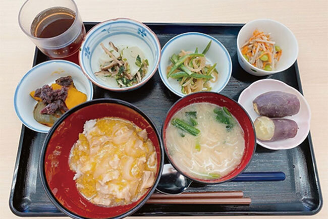 栄養バランスに配慮した手作りの昼食は利用者の楽しみだ