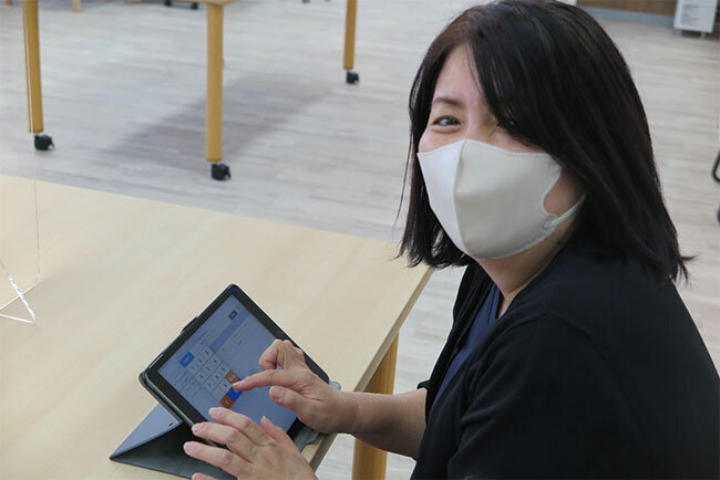 タブレットから簡単に介護記録の入力ができる