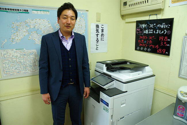 株式会社ニッカンの稲葉淳社長と複合機