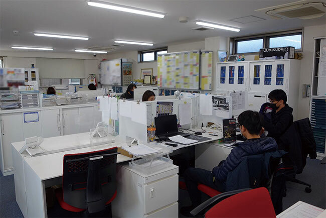 オートレントのオフィス風景