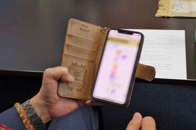 上野社長はスマホで稼働状況をチェック