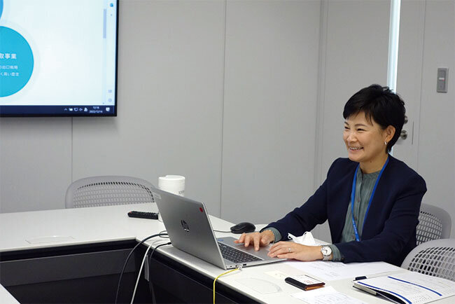 「残業はほぼなくなった」と話す藤埜さん