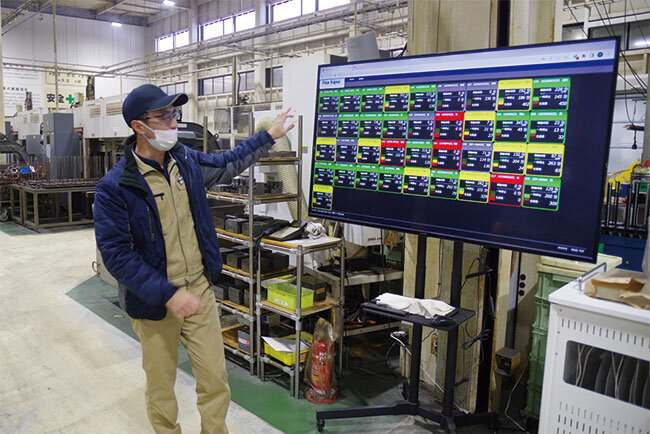 岡田研磨株式会社の工場では工作機械の稼働状況を把握している