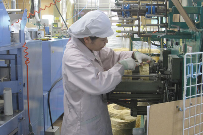 80台のマシンを2人体制でチェック