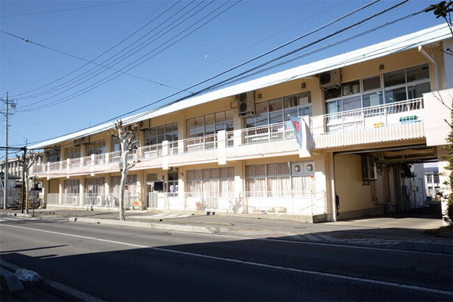 認定こども園 マリアこども園の外観。外部からの訪問者には画像認証対策も講じている