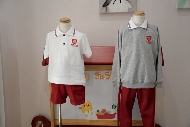 半世紀以上続いてきた制服を廃止し、来年度からは体操着も兼ねた実用的な制服を取り入れる。ジェンダーフリーを考慮してスカートも廃止した