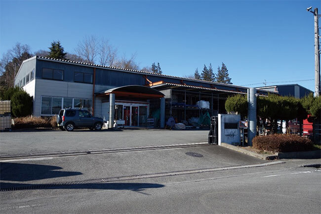 大間々町の高台に建つ社屋は1993年に完成、移転した