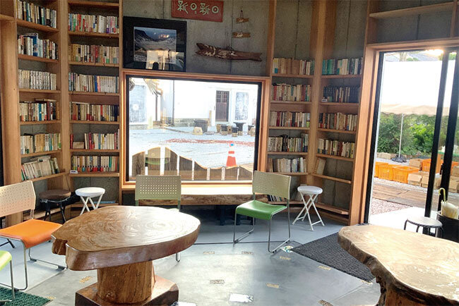 誰もが談話できる六角堂ホール