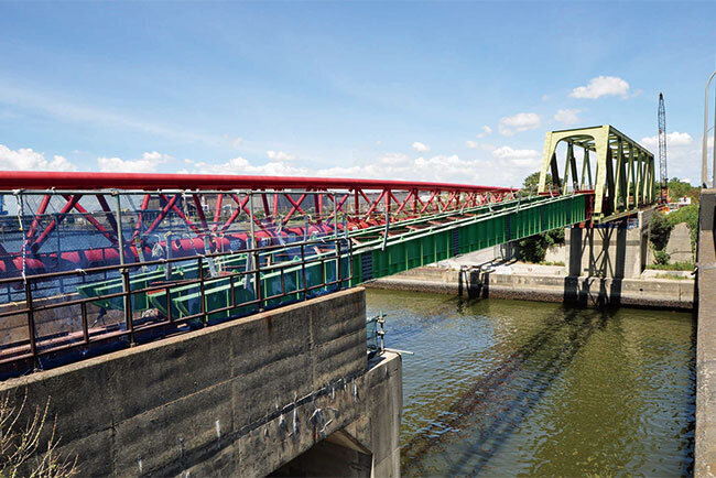 手延引き戻し工法（送り出し架設の逆手順でトラス橋を撤去）