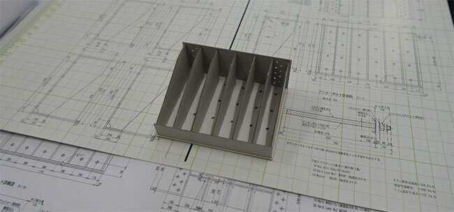 鋼製ブラケットの図面と模型