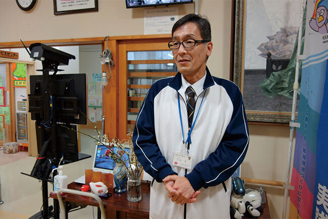 「腰痛に悩む職員が多いのが課題」と話す大隝徹・統括施設長