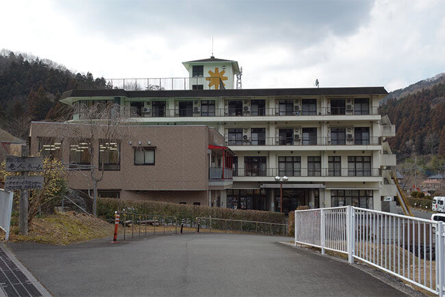 山紫水明の地に建つ「悠う湯ホーム」