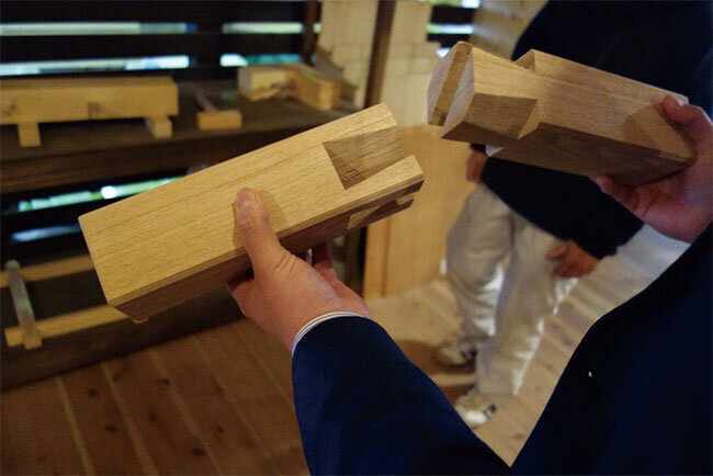 見学ツアーで軸組工法を説明するための木片