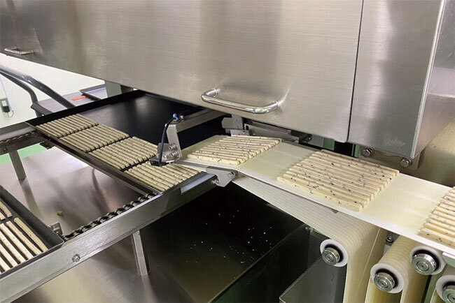 米粉を主原料にしたお菓子を生産している禾の生産現場