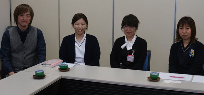 ICT化の効果について話す吉富幸徳IT推進室長（左から）、寺田揺子外来看護主任、苅田美香医事課長、西谷聡美検査主任