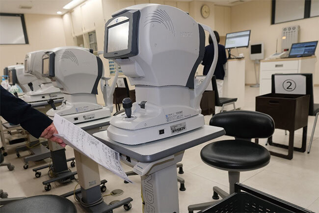 バーコードを読み取れば、検査結果は個々の患者専用のフォルダに保管される