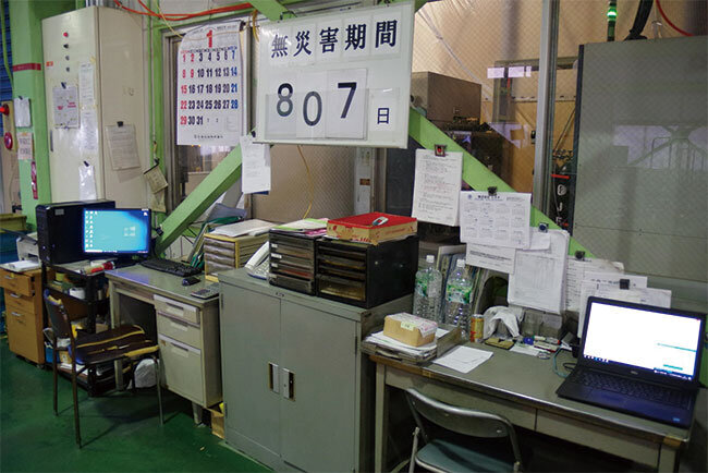 工場内に置かれたパソコン