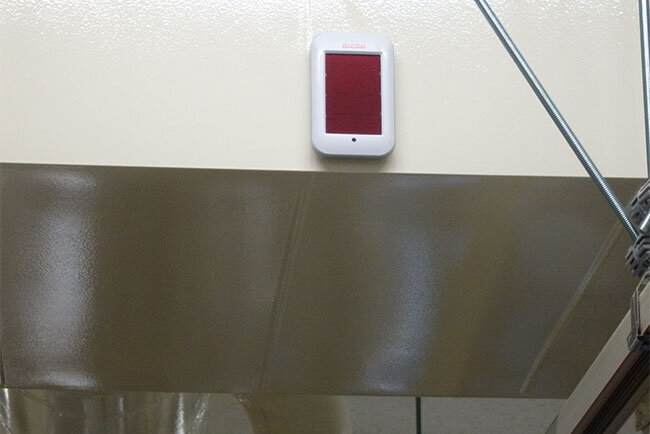 新組み立てラインに6ヶ所設置された「固定型色素増感太陽電池」を搭載したセンサー