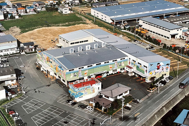 工場を集約して本社事務所が現在位置に移転した1985年当時の写真