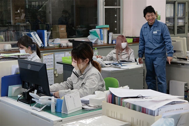 管理部門の社員とのコミュニケーションにも気を配る