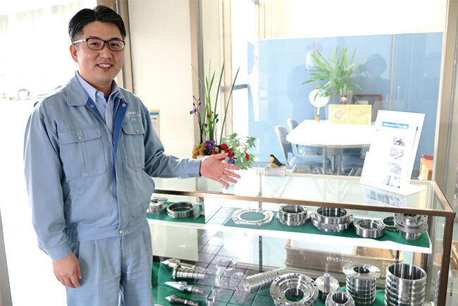 特徴的な製品と山本伊智郎代表取締役