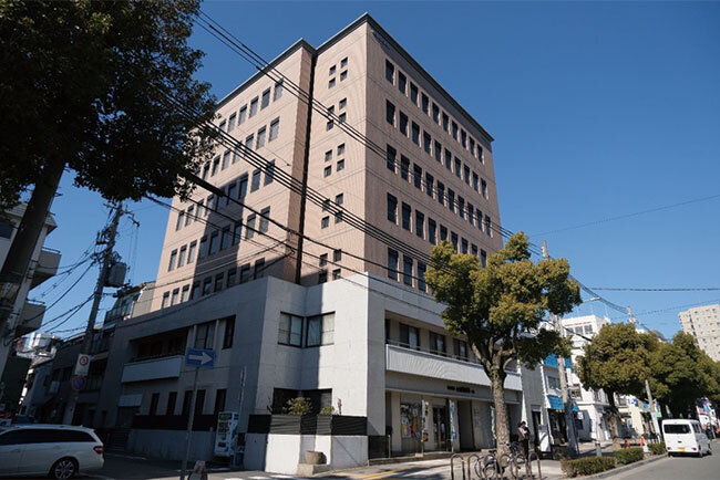 湊川神社横に再建された本社ビル