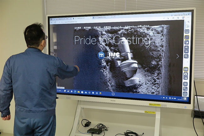 大型の電子黒板は大画面で見やすい