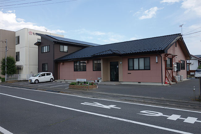 前橋市内の住宅地に位置する同社の本社屋